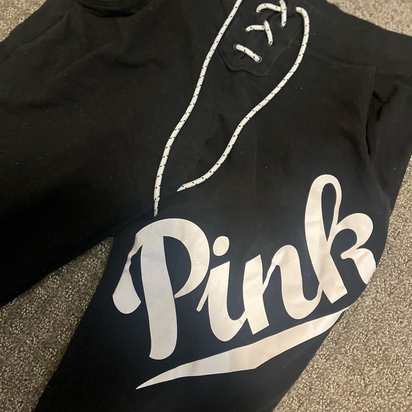 Pink sweats. In great condition, size large - Picture 2 of 3